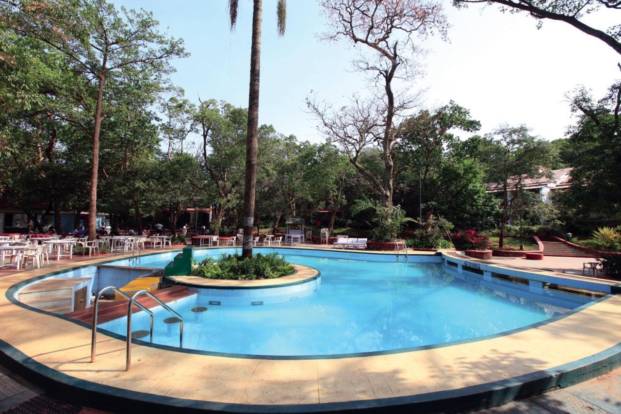 Usha Ascot Hotel Mātherān Exterior foto