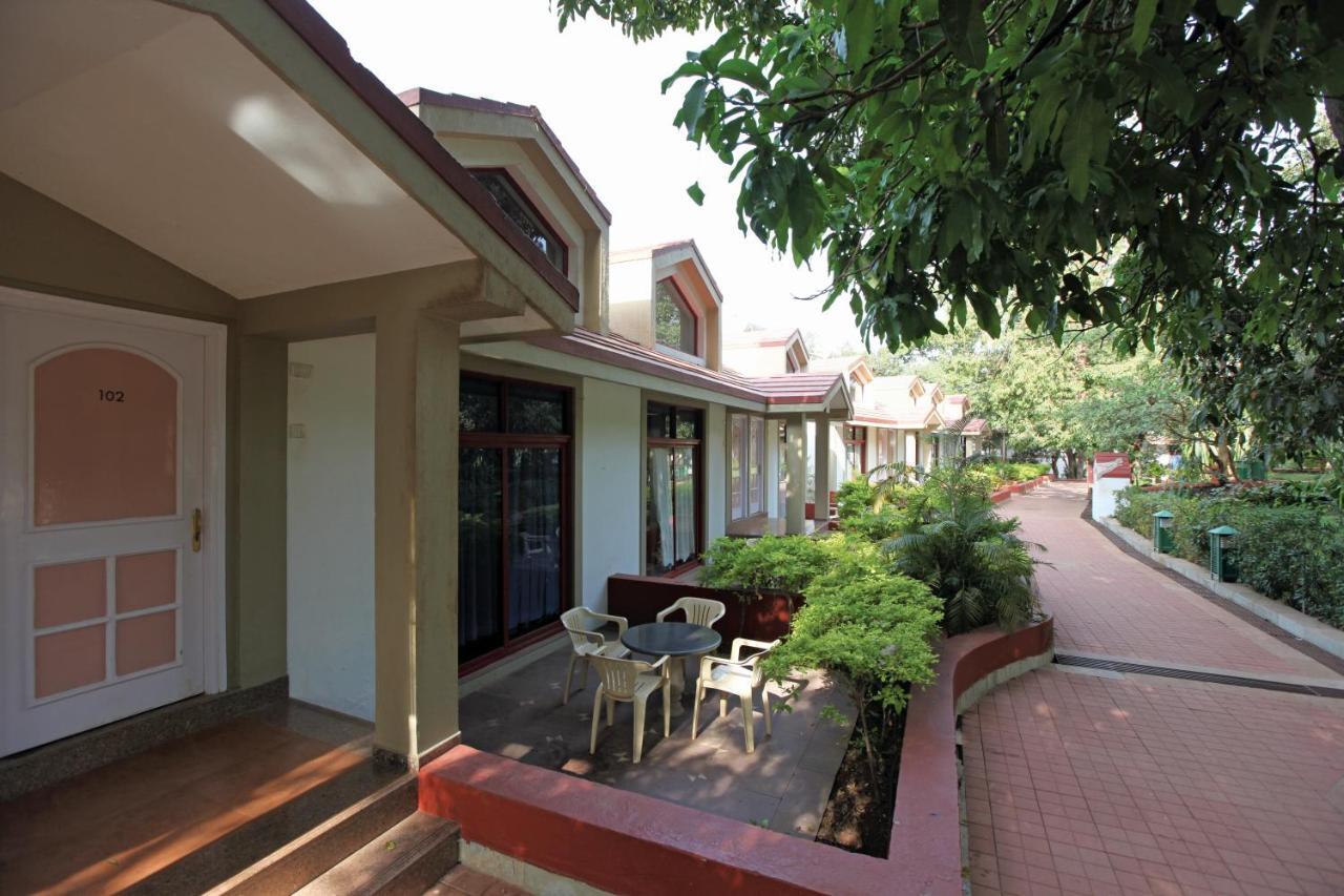 Usha Ascot Hotel Mātherān Exterior foto
