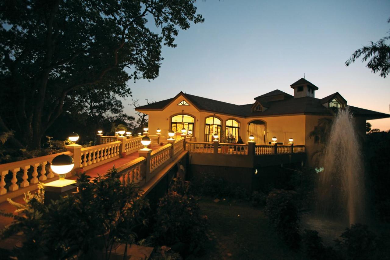 Usha Ascot Hotel Mātherān Exterior foto